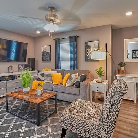 Cozy Haven Attached To Million Home - South Tampa
